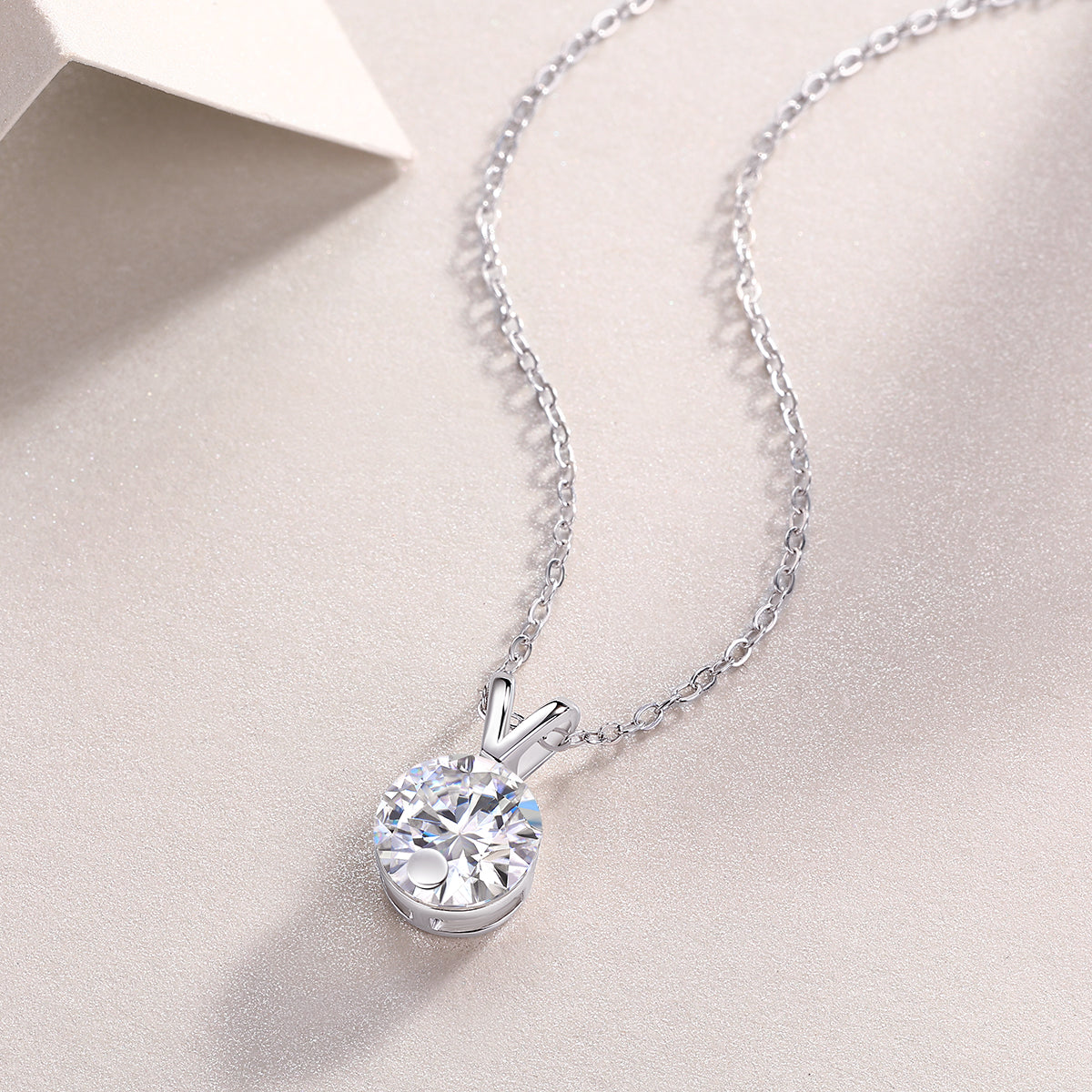 1V-shaped - A Fashionable And Luxurious Diamond Jewelry Piece Set With 2-carat Moissan Diamond S925 Sterling Silver And Platinum-plated Pendant Prohibit TikTok sales
