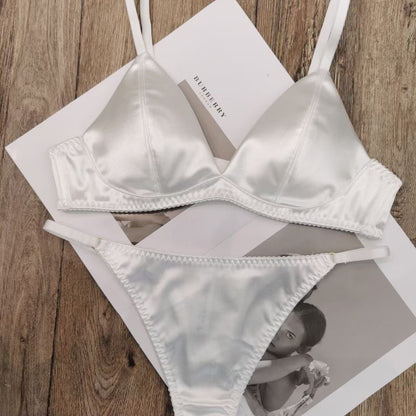 Seamless Satin French-style Lingerie A Plus-size Bra That Makes Larger Busts Look Smaller